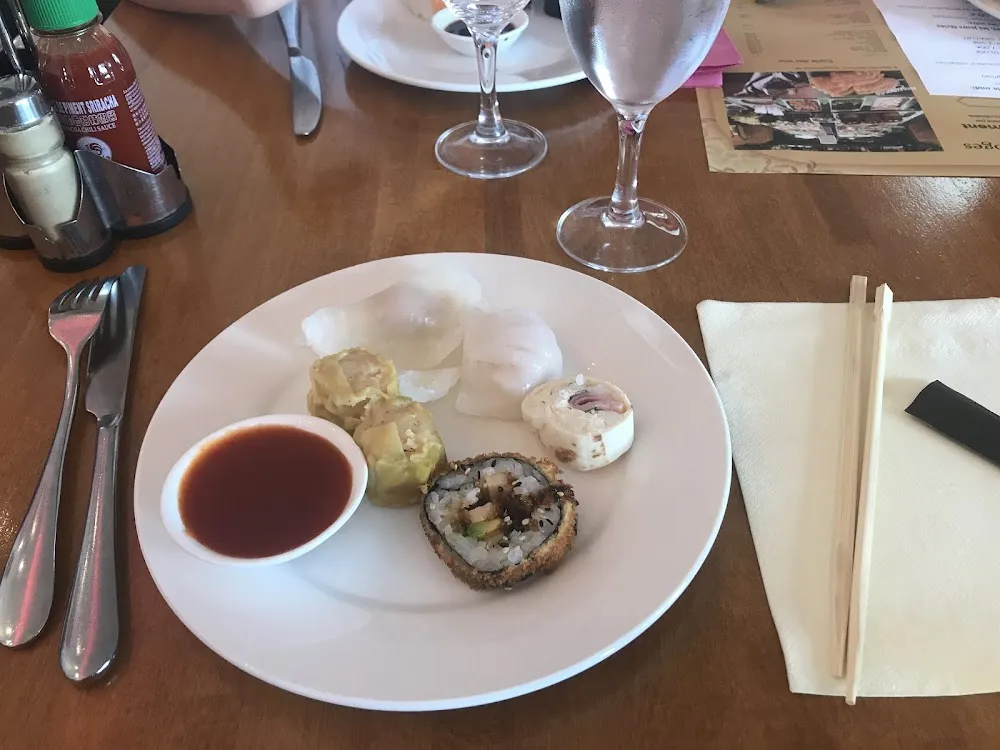 Assiettes de Sushis Et Bouchées Vapeurs